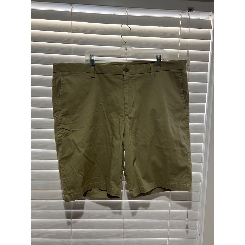 Tommy Bahama Khaki Shorts - Size‎ 42